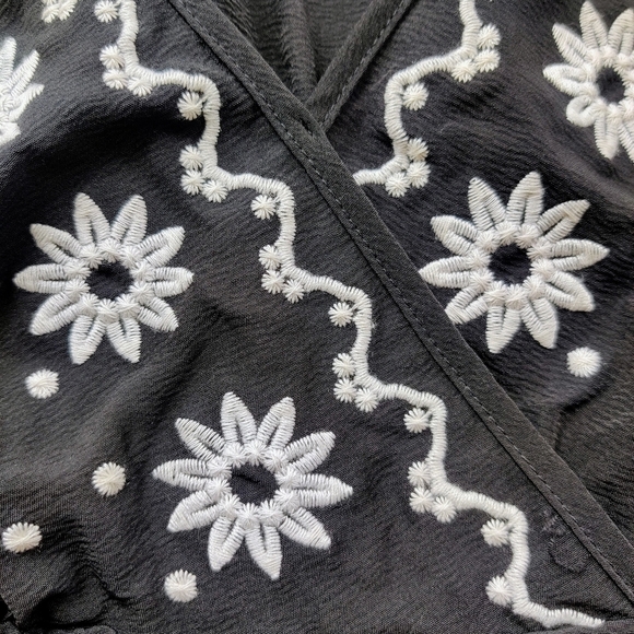 SHEIN Curve Embroidered Tunic 3XL Floral Black White Womens Plus Size - Picture 6 of 9